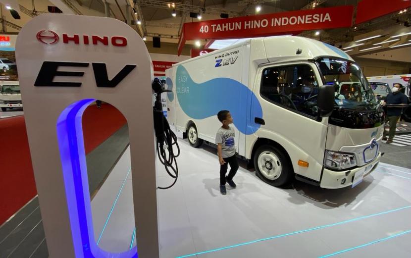 Hino menghadirkan Hino Dutro Z EV dalam GIIAS 2022 sebagai sinyal untuk menyambut pasar kendaraan listrik. 