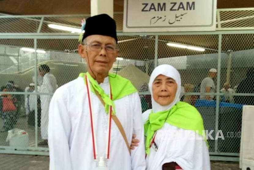  Hj Nunung Nurhayati dan suami H R Suparma Hamijaya bersiap pulang ke Tanah Air
