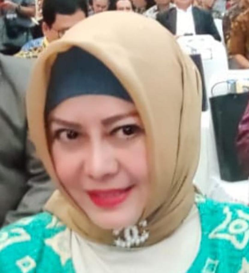 Hj Tina Wiryawati SH, Anggota Komisi I DPRD Jabar (Fraksi Gerindra Persatuan)