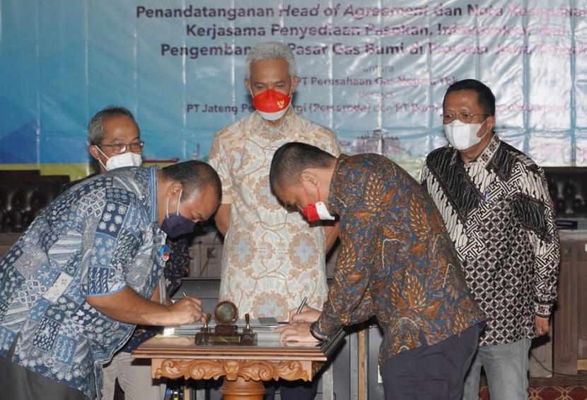 HoA ditandatangani oleh Direktur Utama PGN M. Haryo Yunianto dan Direktur Utama JPEN Muhammad Iqbal, serta disaksikan oleh Gubernur Jawa Tengah Ganjar Pranowo, (3/12).