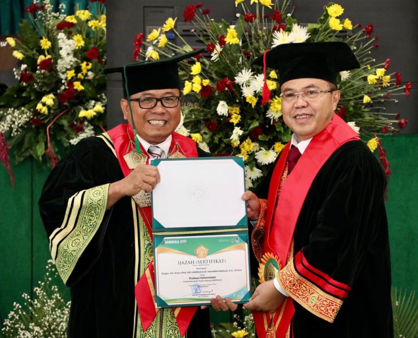 Hoiruddin Hasibuan dikukuhkan menjadi guru besar Universitas Islam Sultan Agung (Unissula).