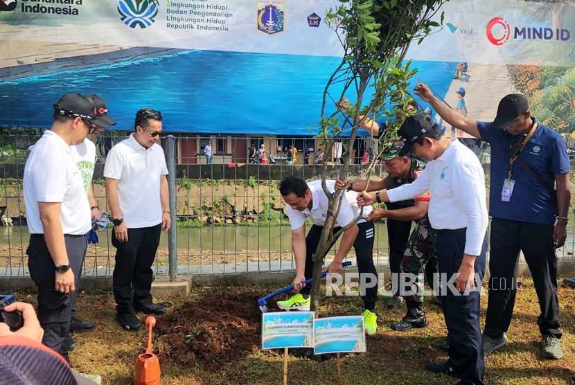MIND ID Perkuat Komitmen ESG Lewat Aksi Pelestarian Sungai Cipinang