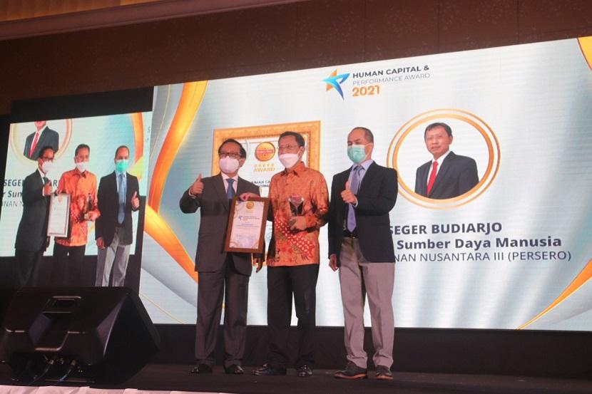 Holding Perkebunan Nusantara PT Perkebunan Nusantara III (Persero) memperoleh penghargaan The Best Employee Human Capital Team of The Year.