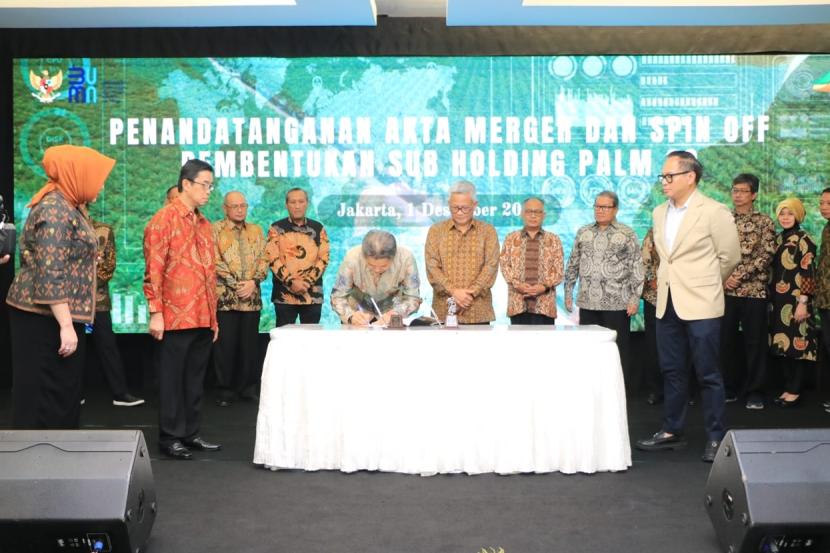 Holding Perkebunan Nusantara PTPN III (Persero) mengumumkan penggabungan 13 perusahaan di bawahnya menjadi dua sub holding, yakni PalmCo dan SupportingCo.