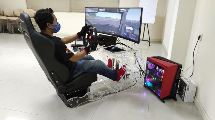 Honda menggelar Honda Racing Simulator Championship (HRSC) yang merupakan balap virtual pertama yang digelar oleh pabrikan di Indonesia.
