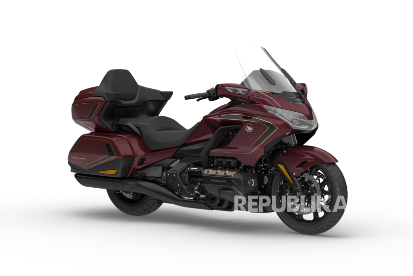 Honda Gold Wing edisi spesial perayaan 50 tahun ini hadir dengan warna Bordeaux Red Metallic dan dipasarkan dengan harga On the Road (OTR) DKI Jakarta Rp 1,13 miliar.