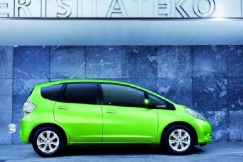 Honda Jazz Hybrid - PT. Honda Prospect Motor (Photo : www.worldcarfans.com)