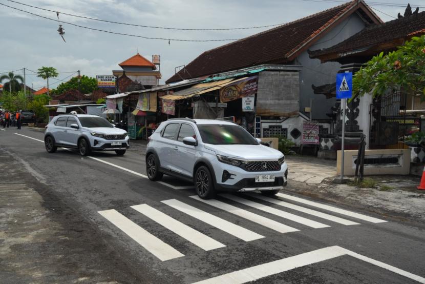 Honda melakukan kegitan sosial berupa revitalisasi marka jalan dan donasi rambu lalu lintas di Bali.