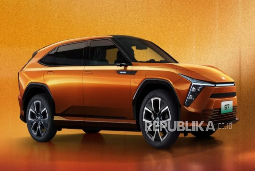 Honda S7 adalah SUV listrik lima tempat duduk berukuran sedang.