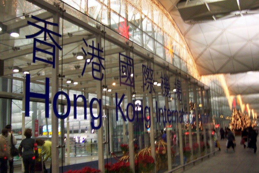 Hong Kong International Airport dilengkapi dengan fasilitas bioskop.