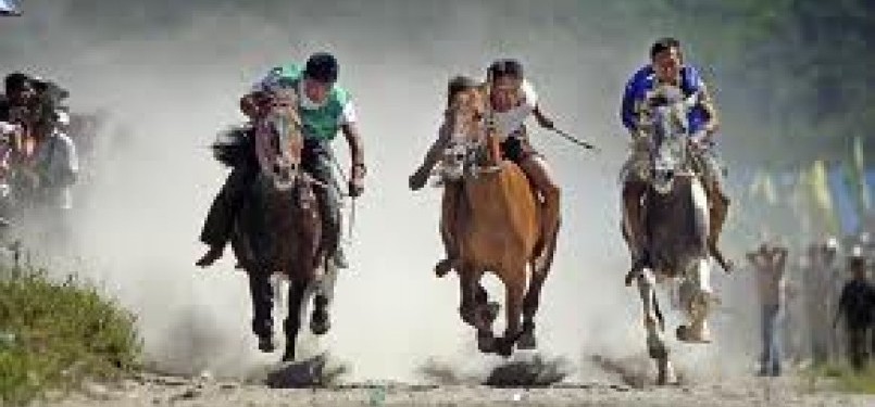 Horse race in Aceh (photo file)