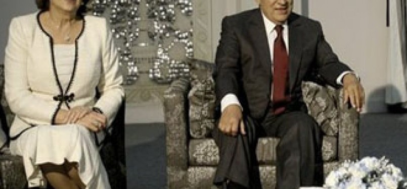 Hosni Mubarak dan Istri Suzanne