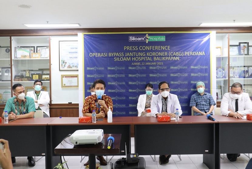 Hospital Director Sioam Hospital Balikpapan, dr. Danie Poluan, MKes menyatakan pihaknya, telah berhasil melaksanakan pelayanan bedah jantung terbuka pertama di kota Balikpapan pada Sabtu (16/1) pekan lalu. 