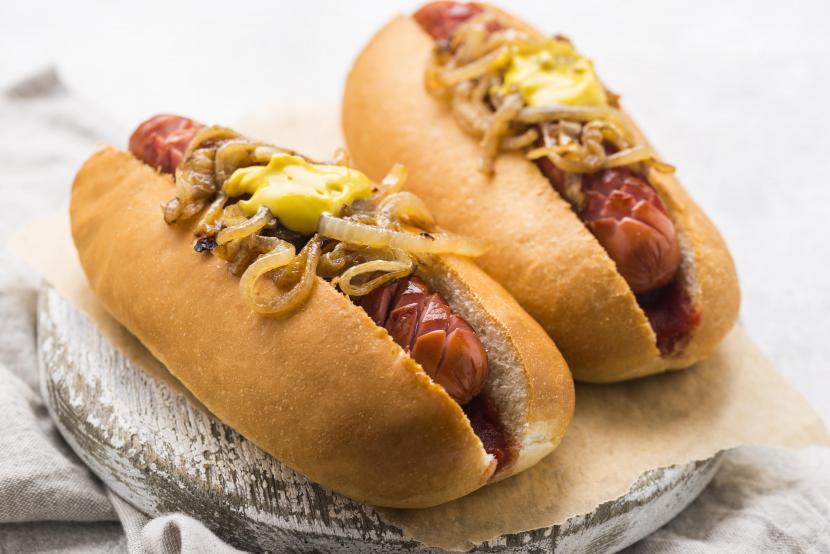 Hot dog (ilustrasi). Makan hot dog dapat baik atau buruk bagi tubuh.