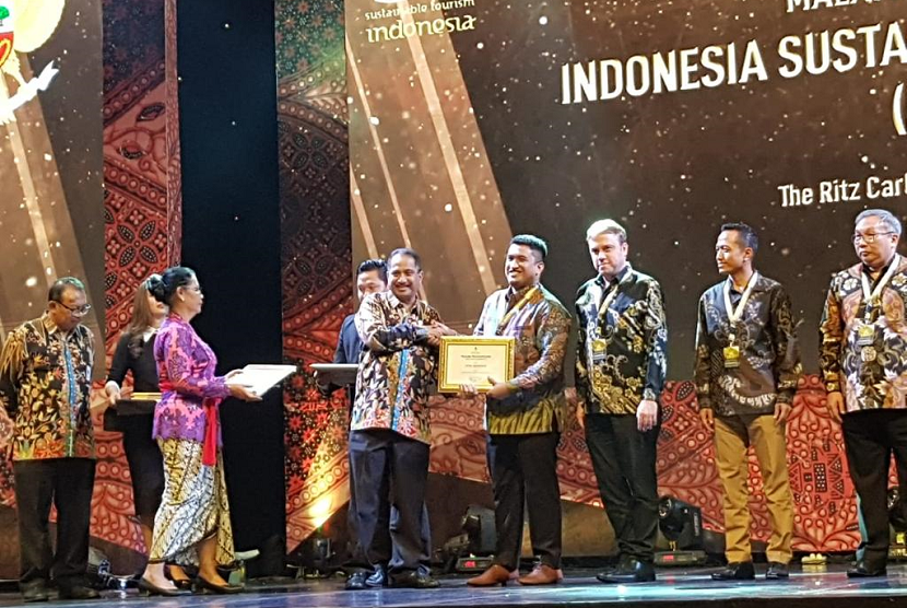 Hotel Borobudur Jakarta berhasil mengantongi salah satu penghargaan bergengsi dalam Indonesia Sustainable Tourism Awards 2019 dari Kementerian Pariwisata.
