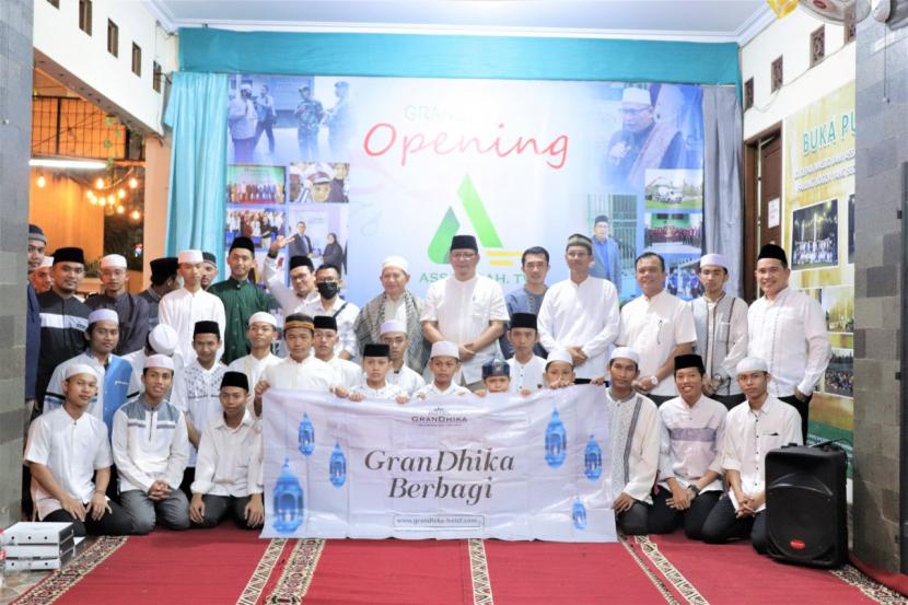 Hotel Grandhika Inskandarsjah menyelenggarakan buka puasa bersama anak yatim dari Pesantren Assaadah.