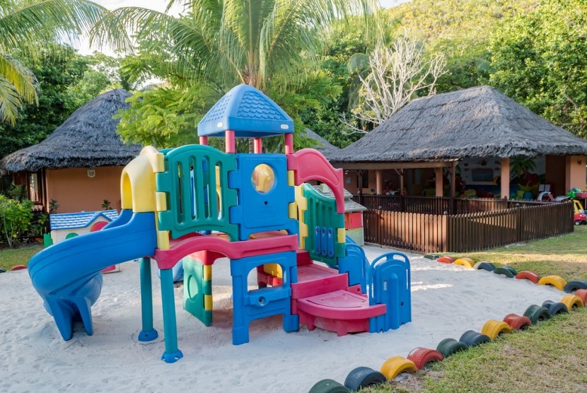 Hotel Ramah Anak (HRA) berkonsep outdoor yang dilengkapi arena bermain anak (Ilustrasi)