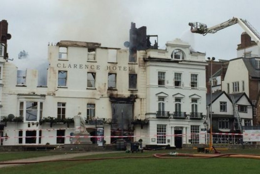 Hotel tertua di Inggris, Exeter Royal Clarence Hotel yang terbakar
