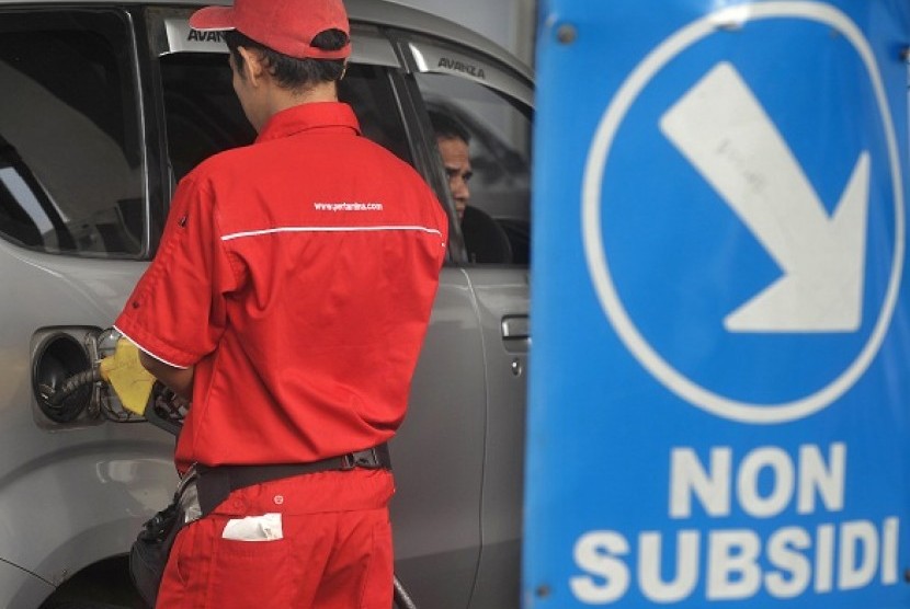 In its plan, Pertamina will not sell subsidized fuel in gas stations within 2 kilometer from National Monument in Central Jakarta. (illustration)