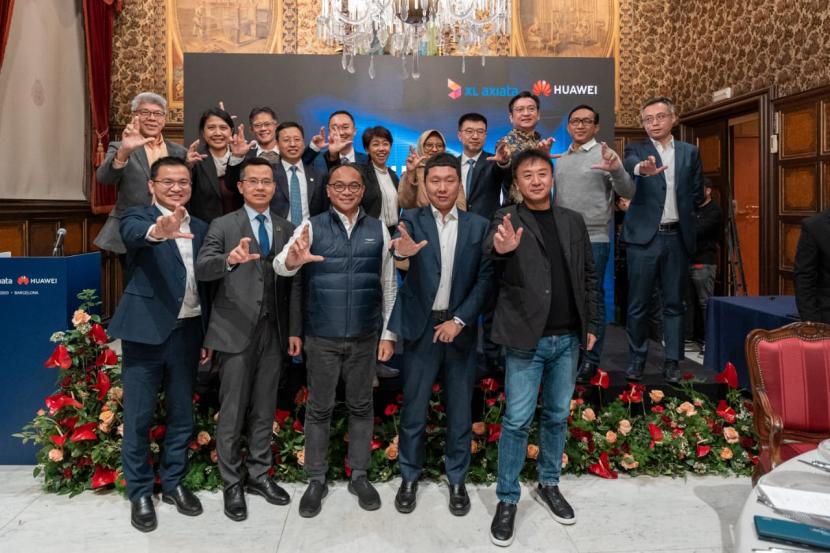 Huawei mendukung peluncuran jaringan hybrid LTE dan EWACSPRO pertama di industri pertambangan batubara terbuka di Indonesia.