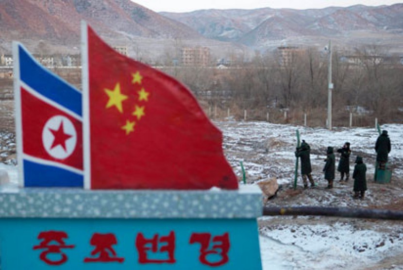 Hubungan Korea Utara dan China. China akan kembali membuka layanan kereta kargo dengan Korea Utara (Korut).