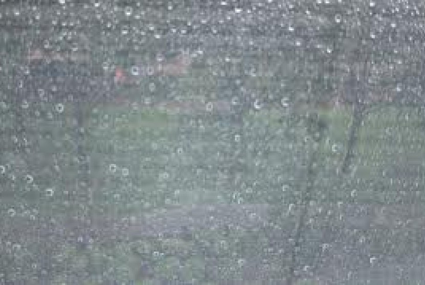 BMKGmemprakirakan hujan lebat mengguyur sebagian besar wilayah Indonesia.  (ilustrasi)