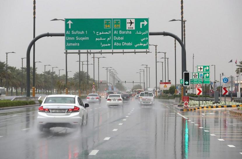 Dubai Daftar Teratas Kota di Dunia untuk Bekerja Ekspatriat. Foto: Hujan di salah satu sudut kota Dubai, Uni Emirat Arab.