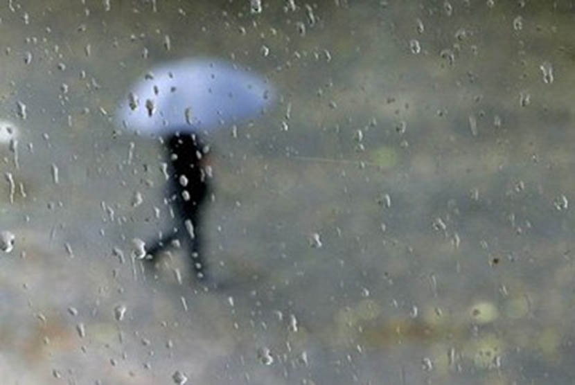 Sejumlah wilayah Indonesia berpotensi mengalami hujan lebat yang dapat disertai petir dan angin kencang pada Senin ini, menurut peringatan dini cuaca Badan Meteorologi, Klimatologi, dan Geofisika (BMKG).. Ilustrasi