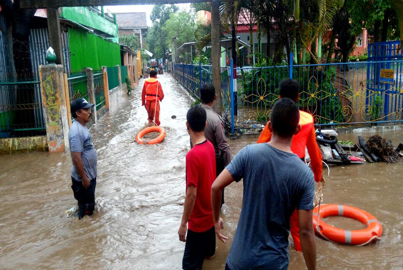 Tim Basarnas Mataram siaga penuh melakukan evakuasi darurat banjir / Ilustrasi 