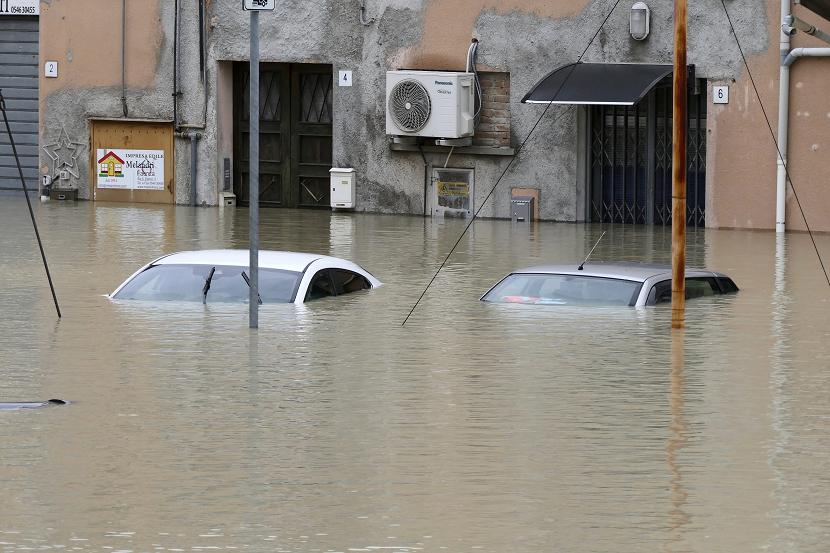 Hujan lebat mengguyur utara Emilia Romagna, Italia, selama lebih dari 24 jam dan menewaskan setidaknya dua orang