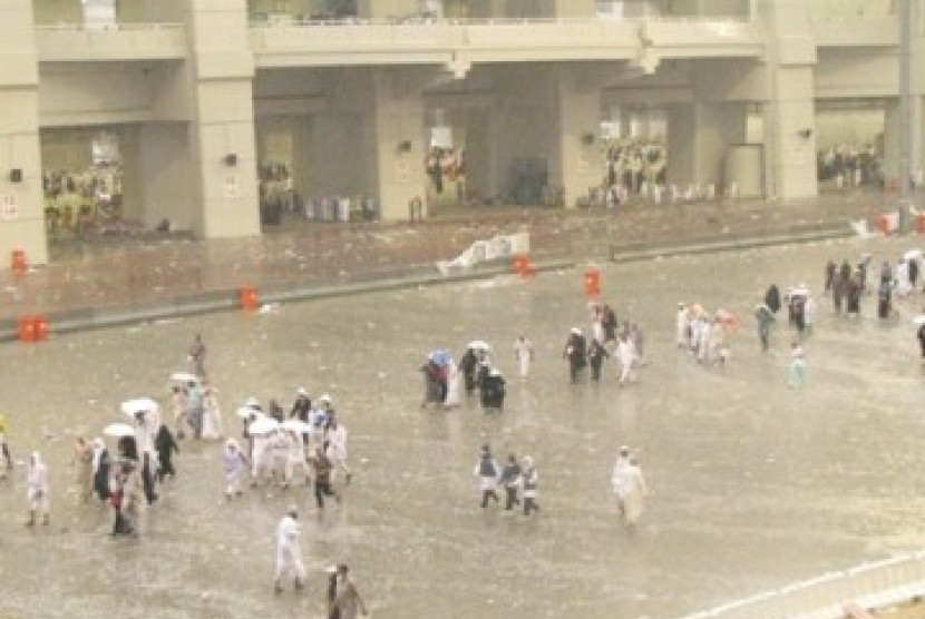 Hujan mengguyur Makkah
