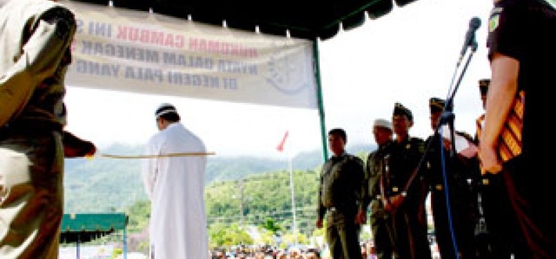 Hukuman cambuk bagi pelaku kejahatan di Aceh