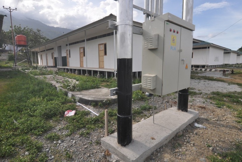 Huntara Terkendala Listrik: Hunian sementara (Huntara) yang telah selesai dibangun belum dapat dihuni oleh warga korban bencana karena belum tersedianya aliran listrik, Palu, Sulawesi Tengah, Sabtu (23/2/2019).