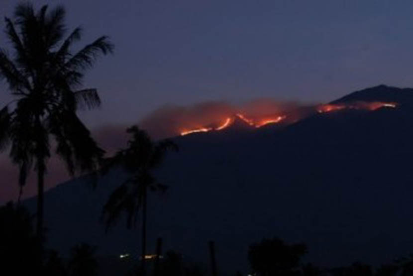 Hutan di Kawasan Gunung Merbabu terbakar, Rabu (28/9). 
