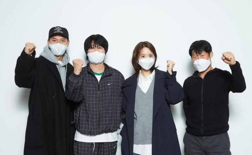 Hyun Bin, Yoo Jae-jin, Yoona, dan Jin Sun-kyu saat pembacaan naskah film Confidential Assignment.
