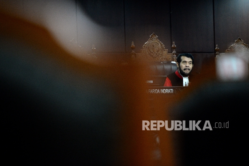 Ketua Mahkamah Konstitusi (MK) Anwar Usman dalam sebuah sidang uji materi presidential threshold di Gedung MK Jakarta. (ilustrasi)