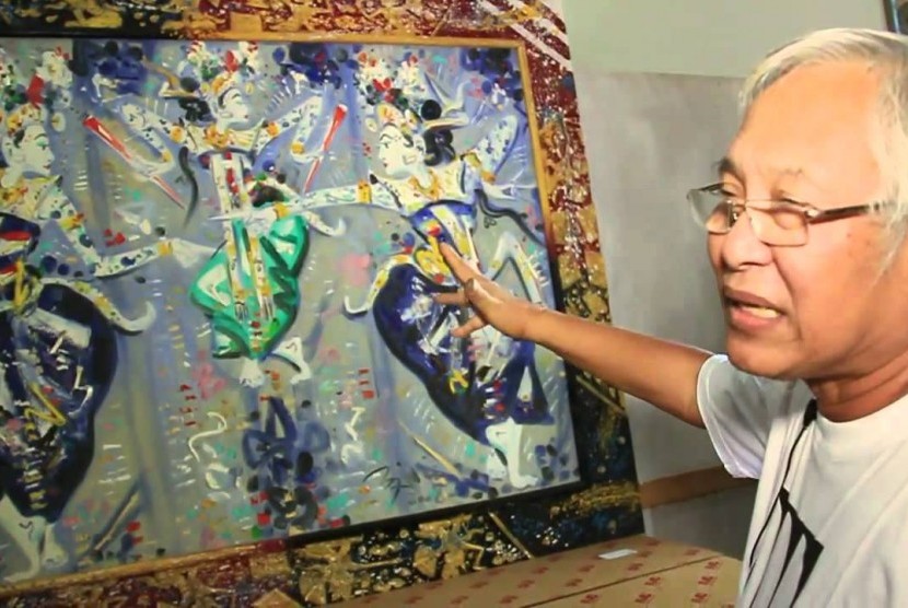 I Nyoman Gunarsa dengan salah satu karya lukisannya 