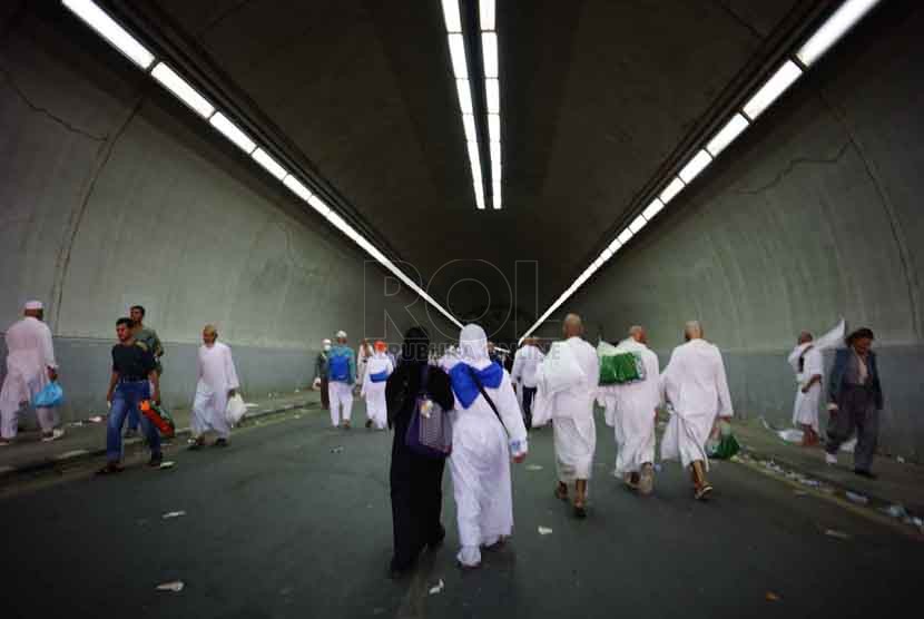 ibadah haji di mekkah terowongan mina  (Republika/Yogi Ardhi)