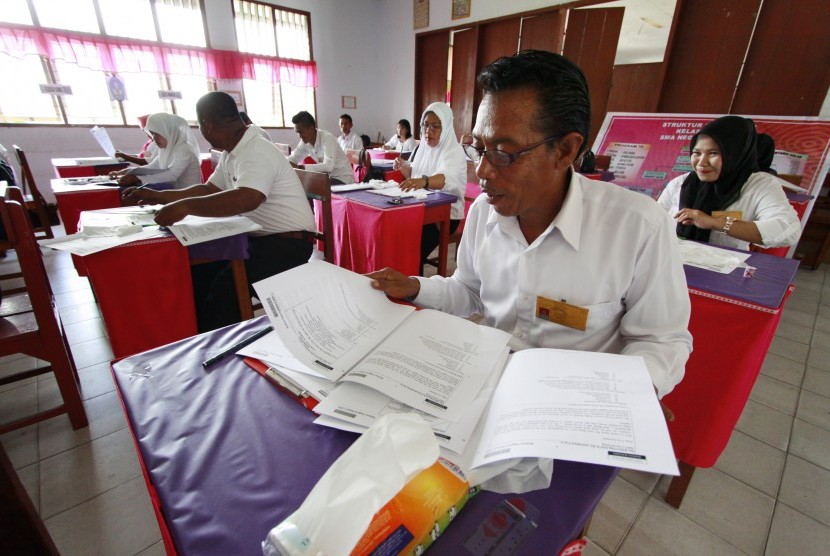Seorang peserta sedang mengikuti Ujian Nasional (UN) paket C (ilustrasi)