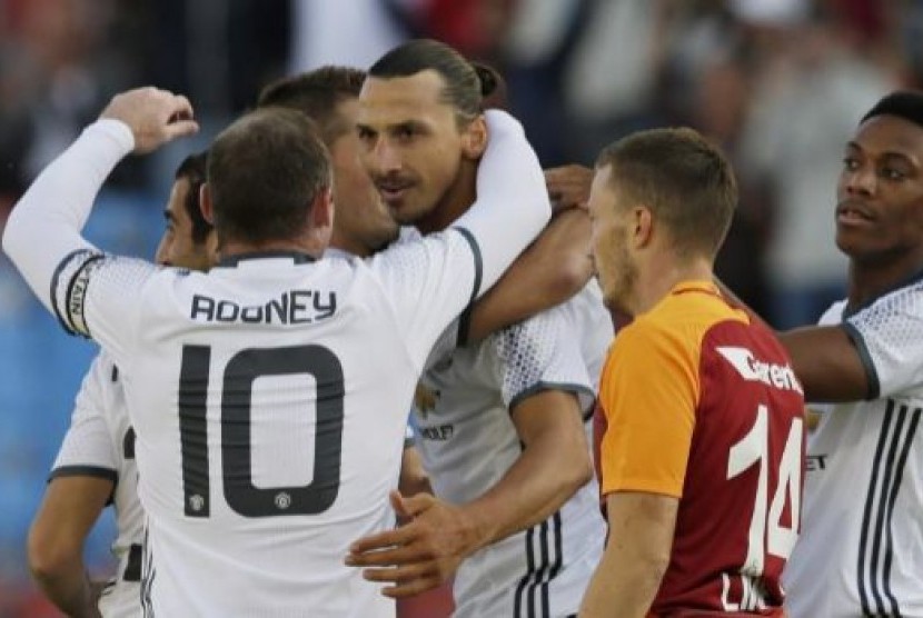 Ibrahimovic usai mencetak gol ke gawang Galatasaray, Ahad (31/7).