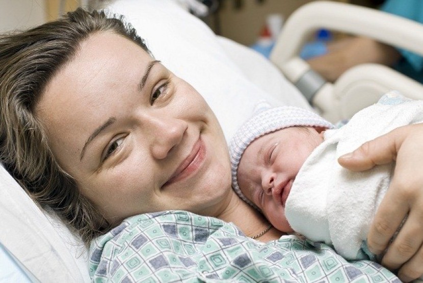 Ibu baru melahirkan (ilustrasi). Studi baru menemukan segelintir perempuan kebal terhadap rasa sakit saat melahirkan.