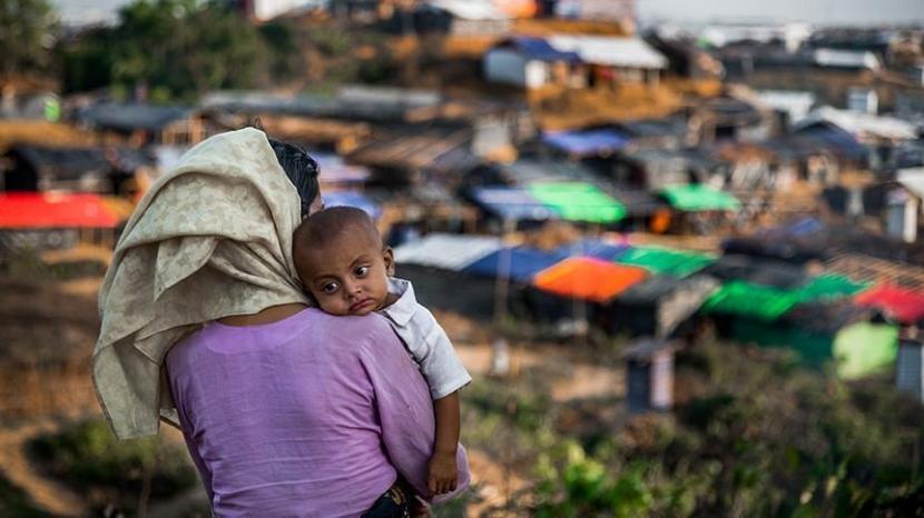 Ibu dan anak Muslim Rohinggnya. (ilustrasi)