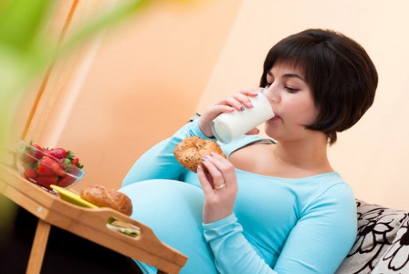 Ibu hamil umumnya merasakan indera perasa yang lebih baik, membuat makanan terasa lebih lezat.