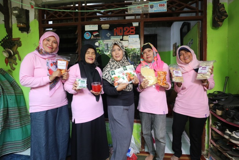 Ibu-ibu peserta Program Ibu Hebat binaan Laznas BMH di Depok.