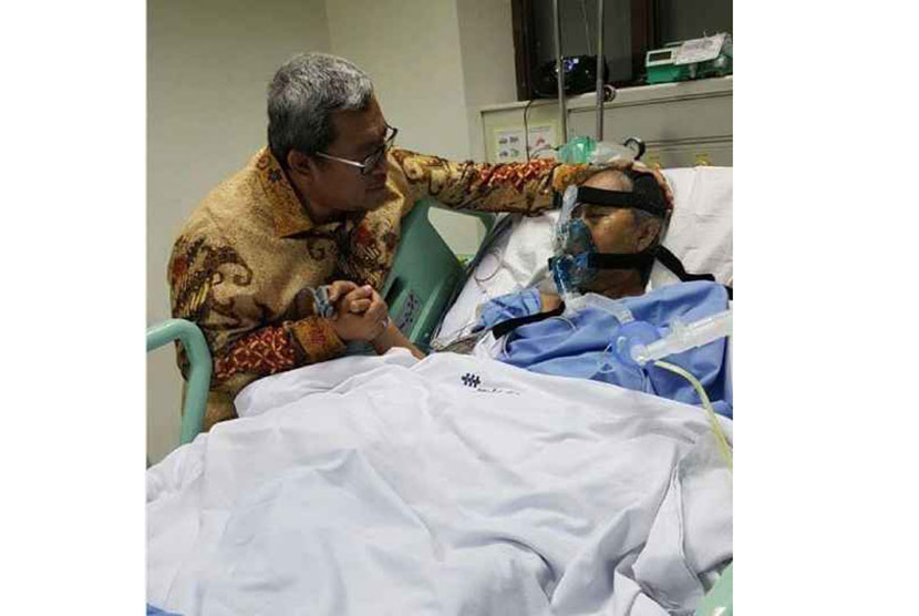 Ibunda Aher meninggal dunia setelah sebelumnya sempat dirawat di RSHS Bandung.