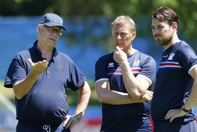 Iceland's coaches Lars Lagerbaeck, Heimir Hallgrimsson and Freyr Alexandersson during training. 