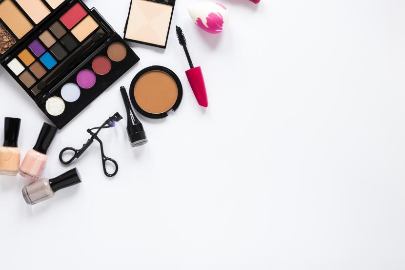 Produk make up seringkali mengandung bahan berbahaya dan bisa merusak lingkungan.