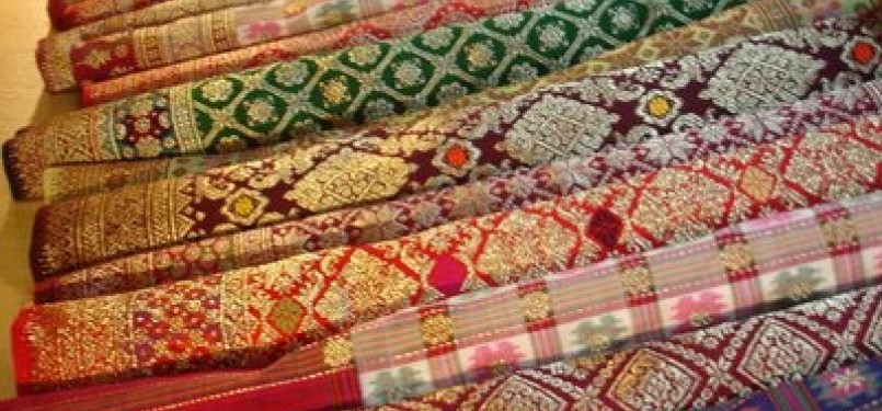 IFW features some traditional textile, including songket (illustration). 