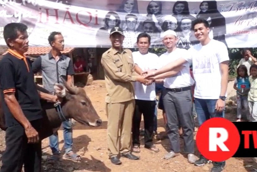 iHAQI saat berbagi kurban di Lebak, Banten