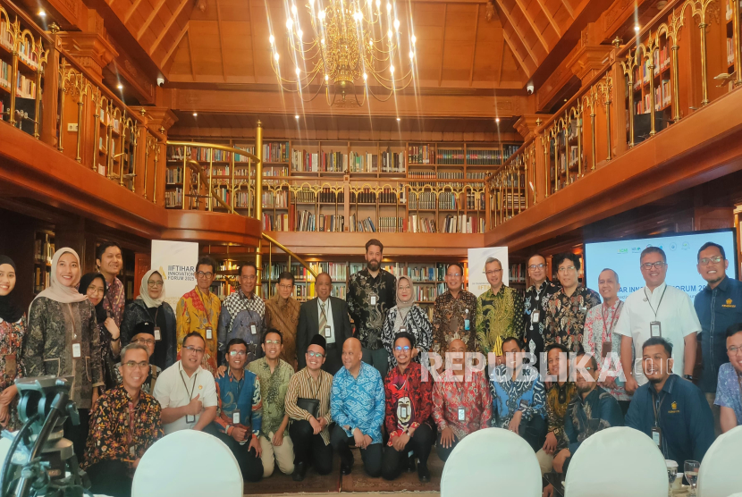 IIFTIHAR menggelar IIFTIHAR Innovation Forum 2025 yang juga dihadiri perwakilan KNEKS, Sutan Emir Hidayat. 